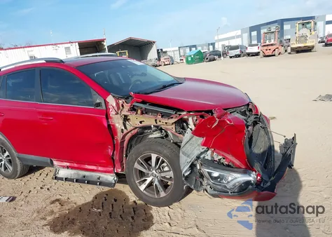 2017 Toyota Rav4 Xle z USA, uszkodzony, nr VIN 2T3WFREV3HW386390